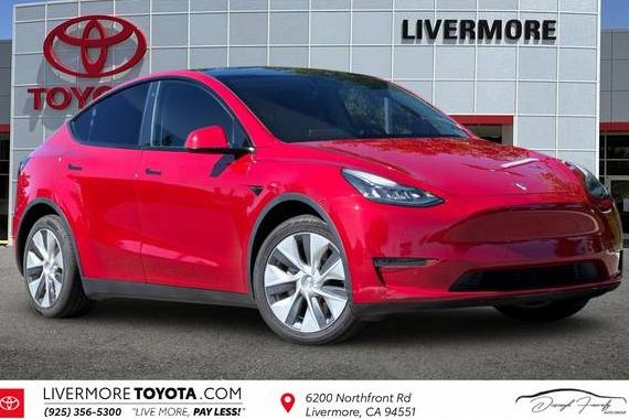 TESLA MODEL Y 2020 5YJYGDEE7LF016972 image